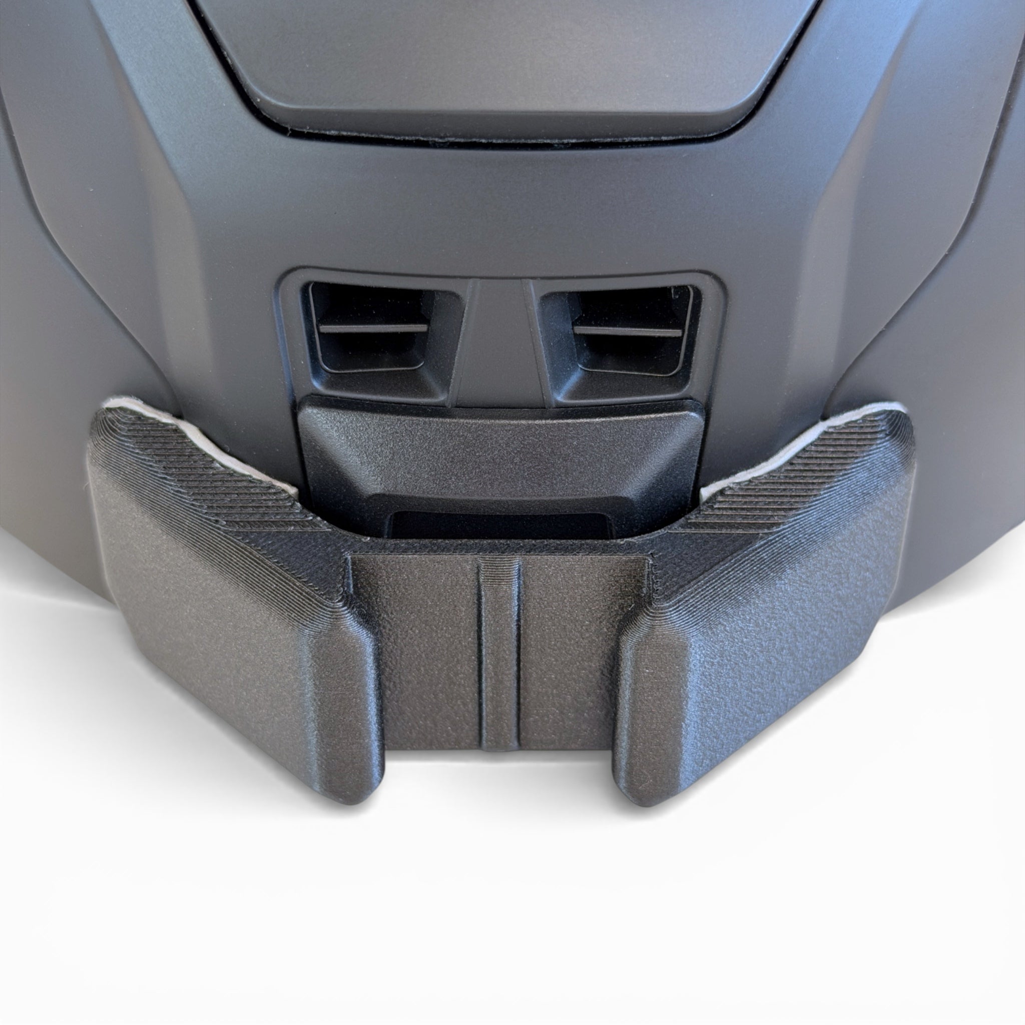Vista frontal del casco SCHUBERTH C5 con el soporte de mentonera RiderMounts montado