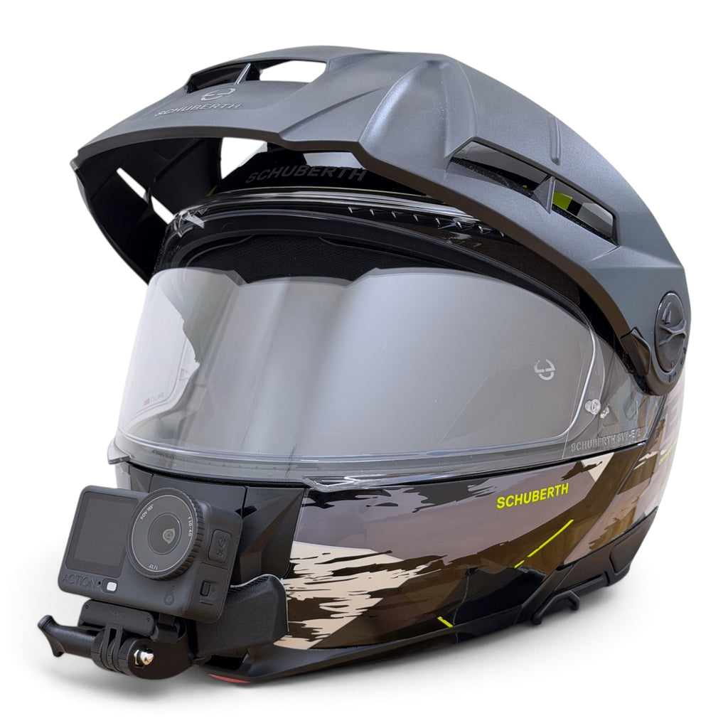 Casco SCHUBERTH E2 con soporte de mentonera RiderMounts y cámara de acción montada