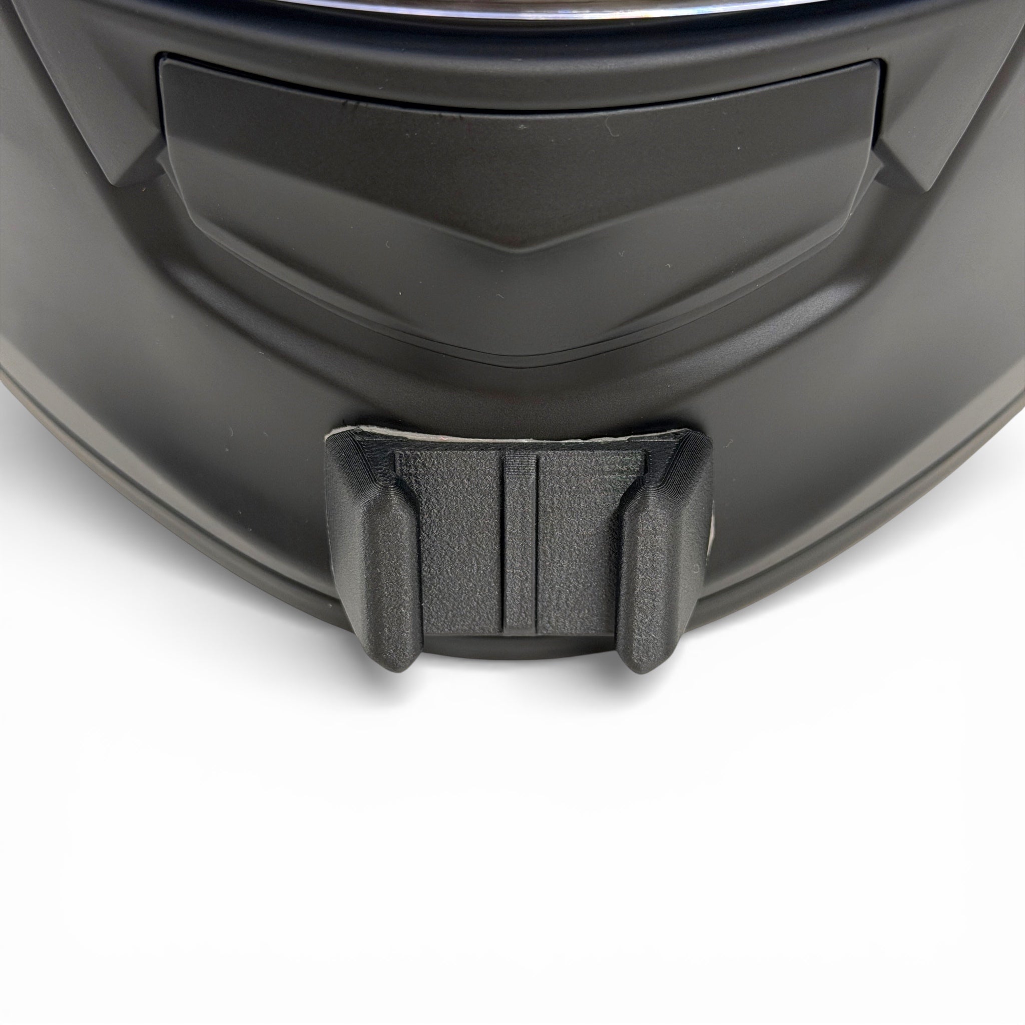 Vista frontal del casco SCORPION EXO 491 con el soporte de mentonera RiderMounts montado