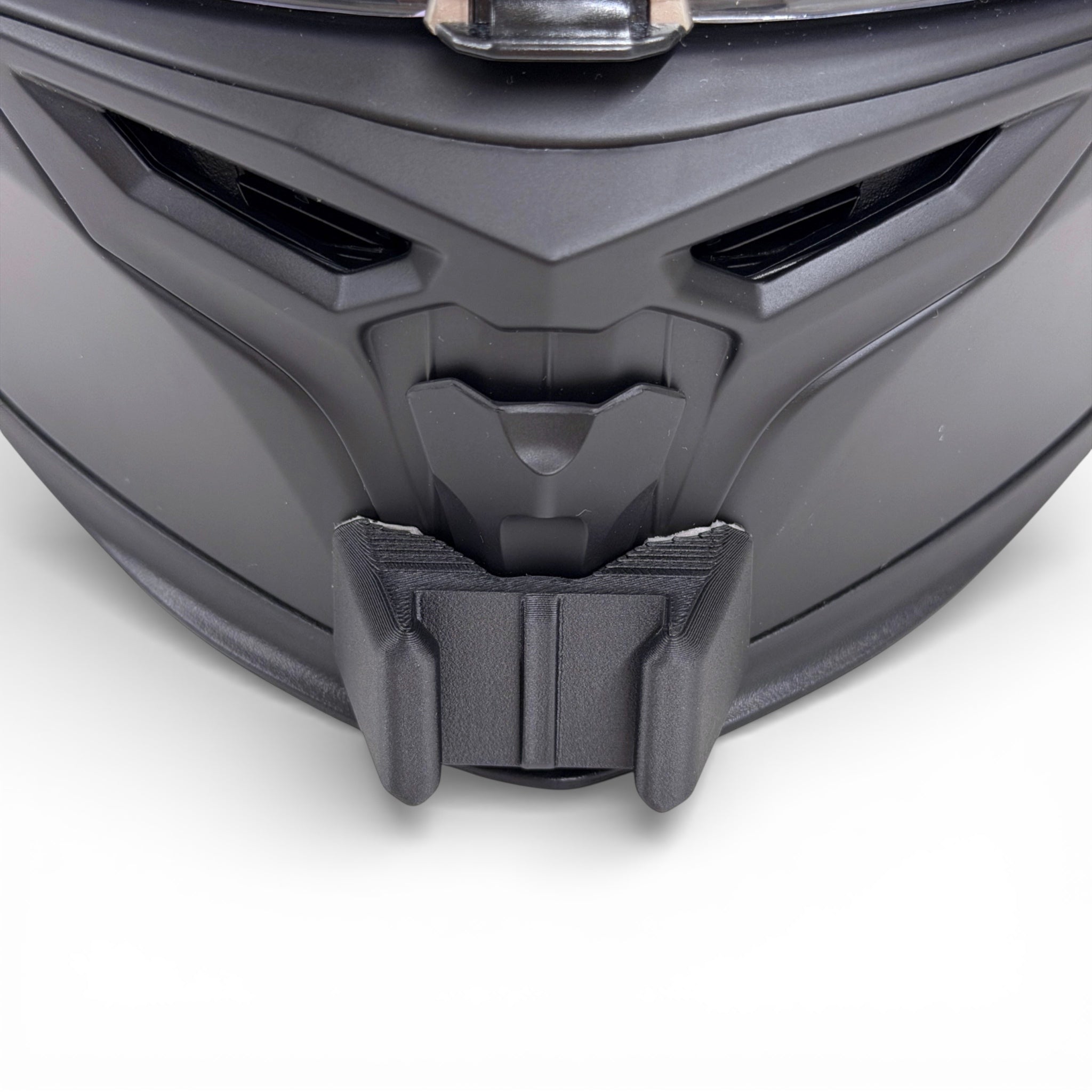 Vista frontal del casco SCORPION EXO-520 EVO AIR con el soporte de mentonera RiderMounts montado