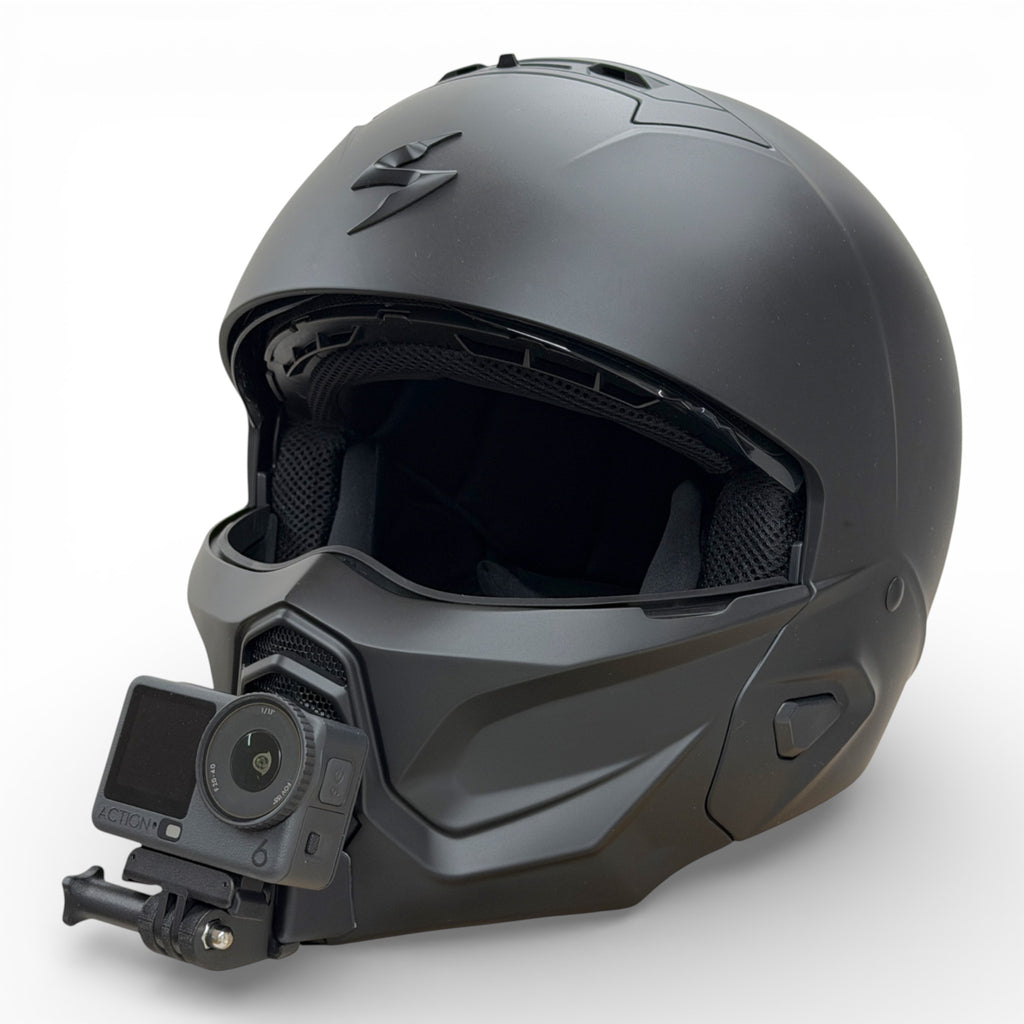 Casco SCORPION EXO-COMBAT 2 con soporte de mentonera RiderMounts y cámara de acción montada
