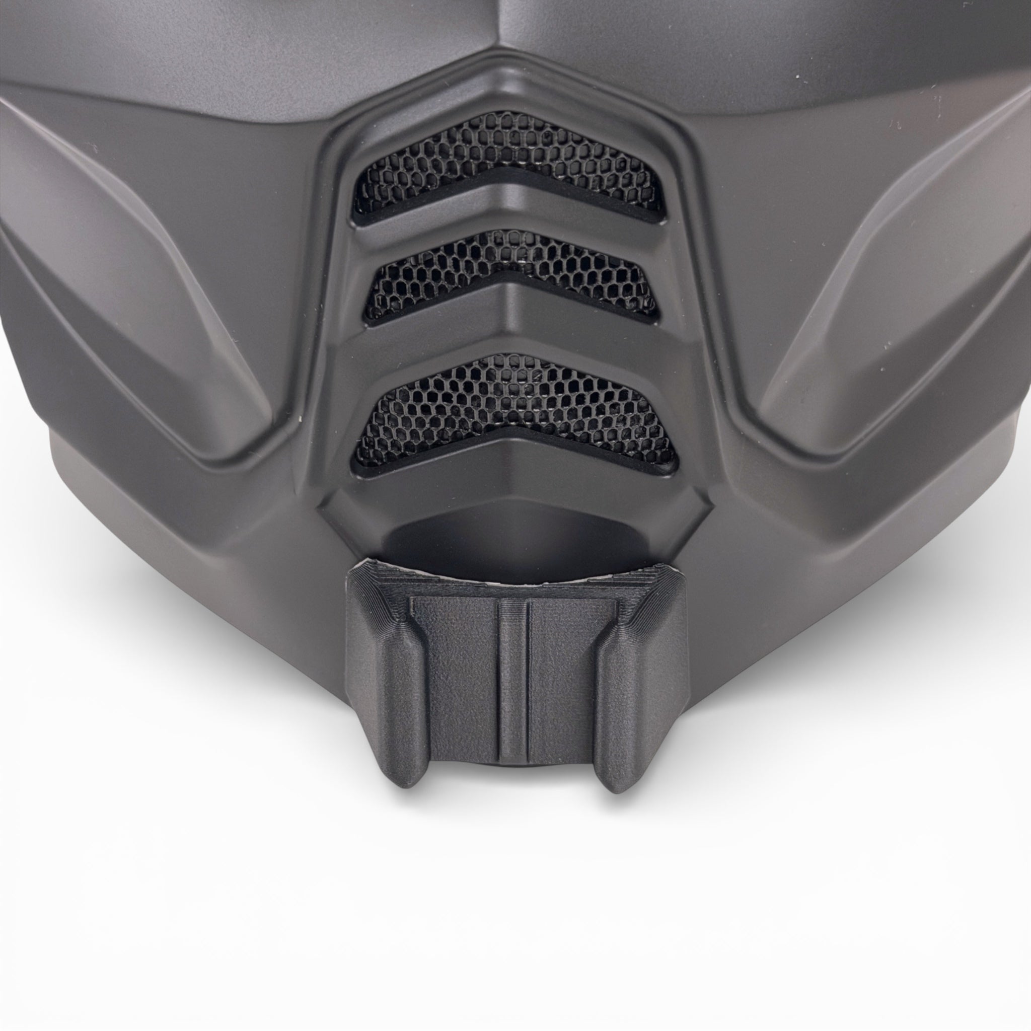 Vista frontal del casco SCORPION EXO-COMBAT 2 con el soporte de mentonera RiderMounts montado