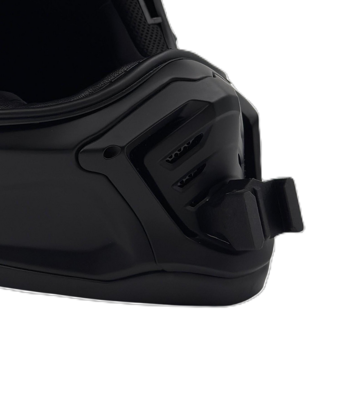 Primer plano del soporte de mentonera RiderMounts en la barbilla del casco SCORPION EXO-HX1