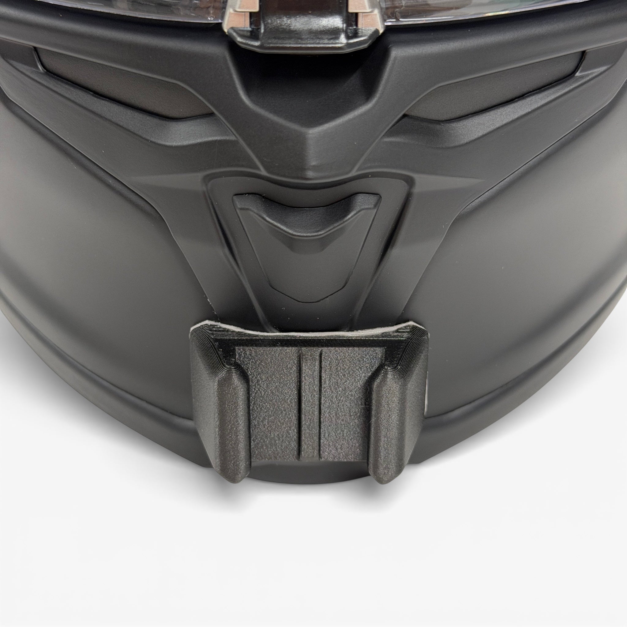 Vista frontal del casco SCORPION EXO-R1 EVO 2 AIR con el soporte de mentonera RiderMounts montado