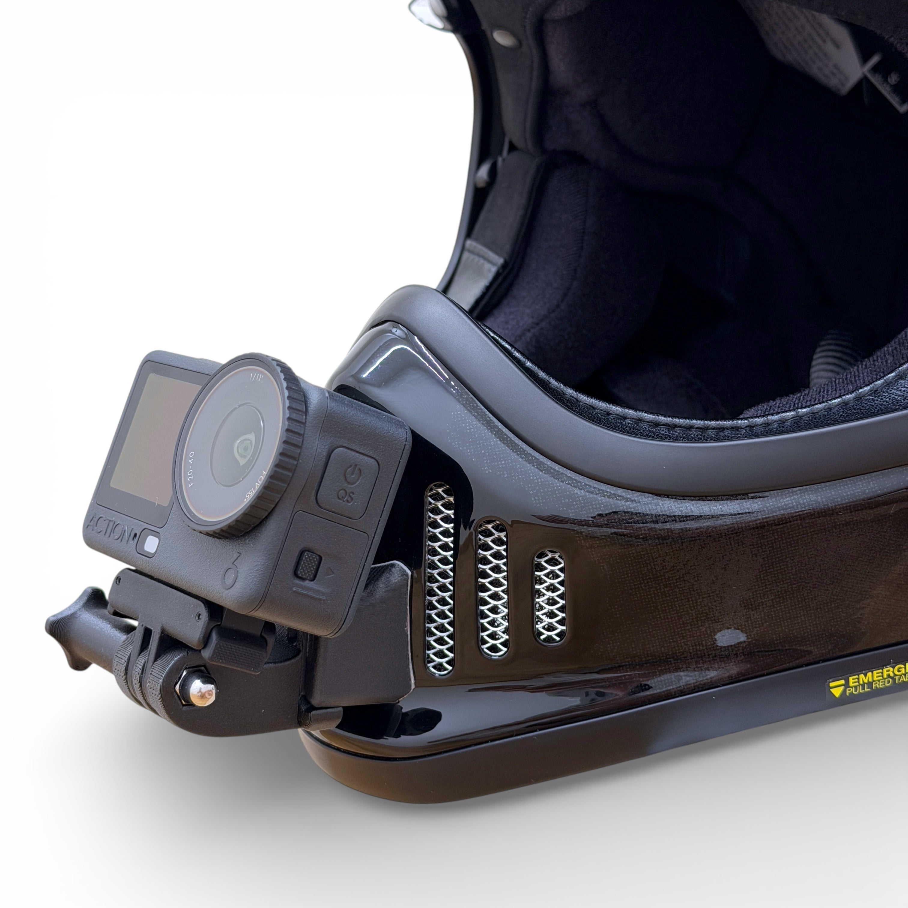 Soporte de mentonera RiderMounts en el casco SHOEI EX-ZERO visto desde otro ángulo