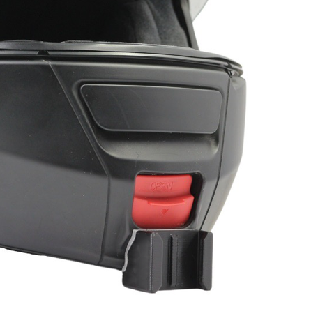 Primer plano del soporte de mentonera RiderMounts en la barbilla del casco SHOEI NEOTEC 1