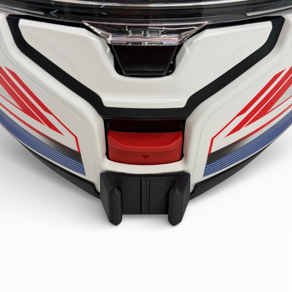 Vista frontal del casco SHOEI NEOTEC 3 con el soporte de mentonera RiderMounts montado