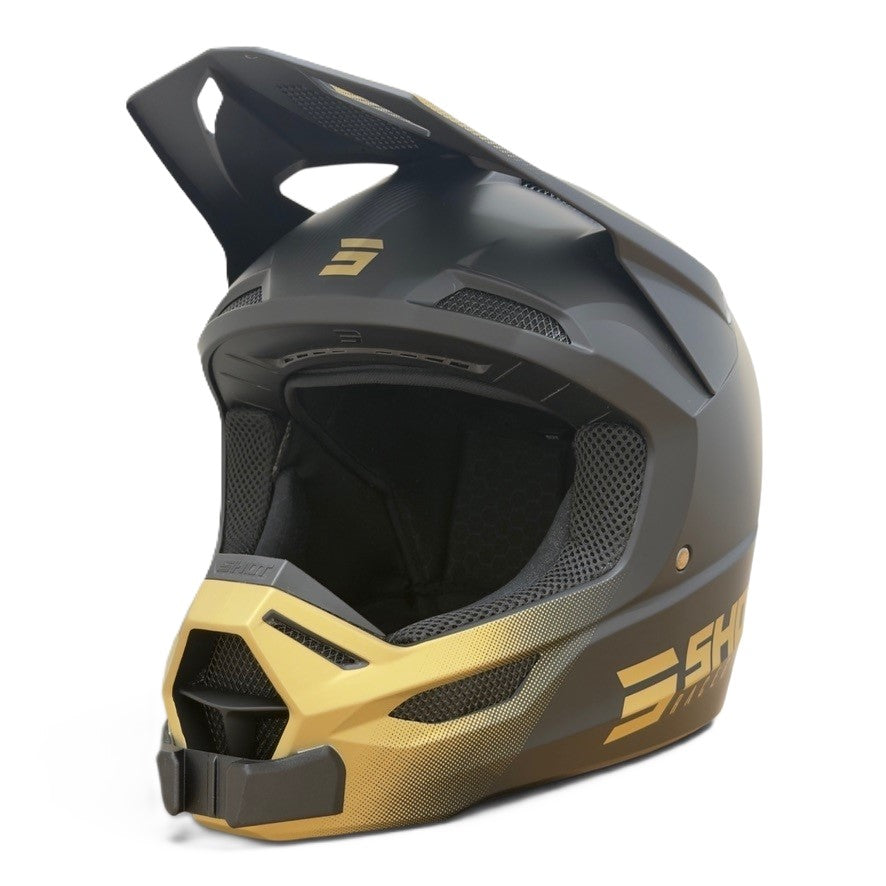 Casco SHOT RACE con el soporte de mentonera RiderMounts instalado