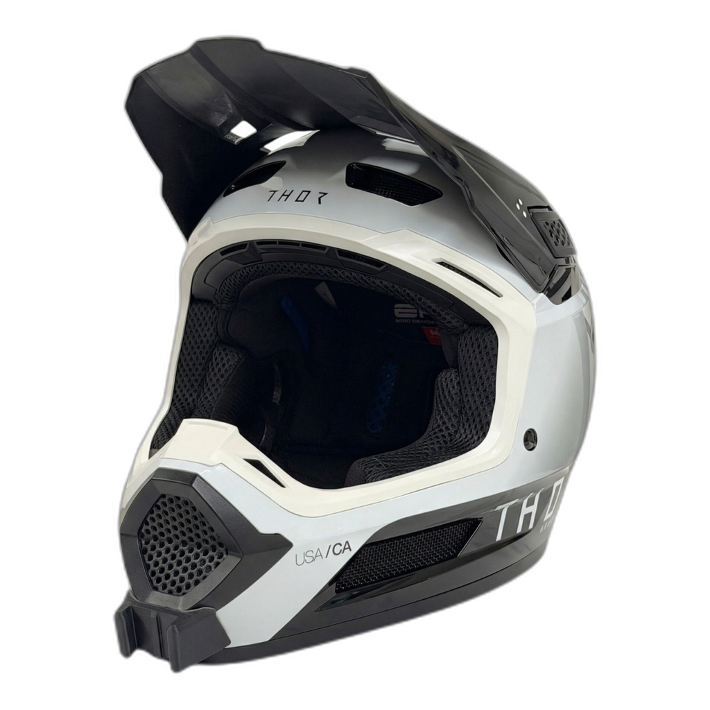 Casco THOR FLEET con el soporte de mentonera RiderMounts instalado